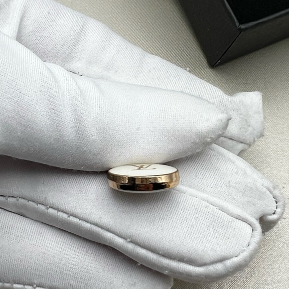 Luxury Charm (LV)-Gold/White, LV Both Side, Unbranded 18" Chain, Box & Dust bag - Picture 11 of 15